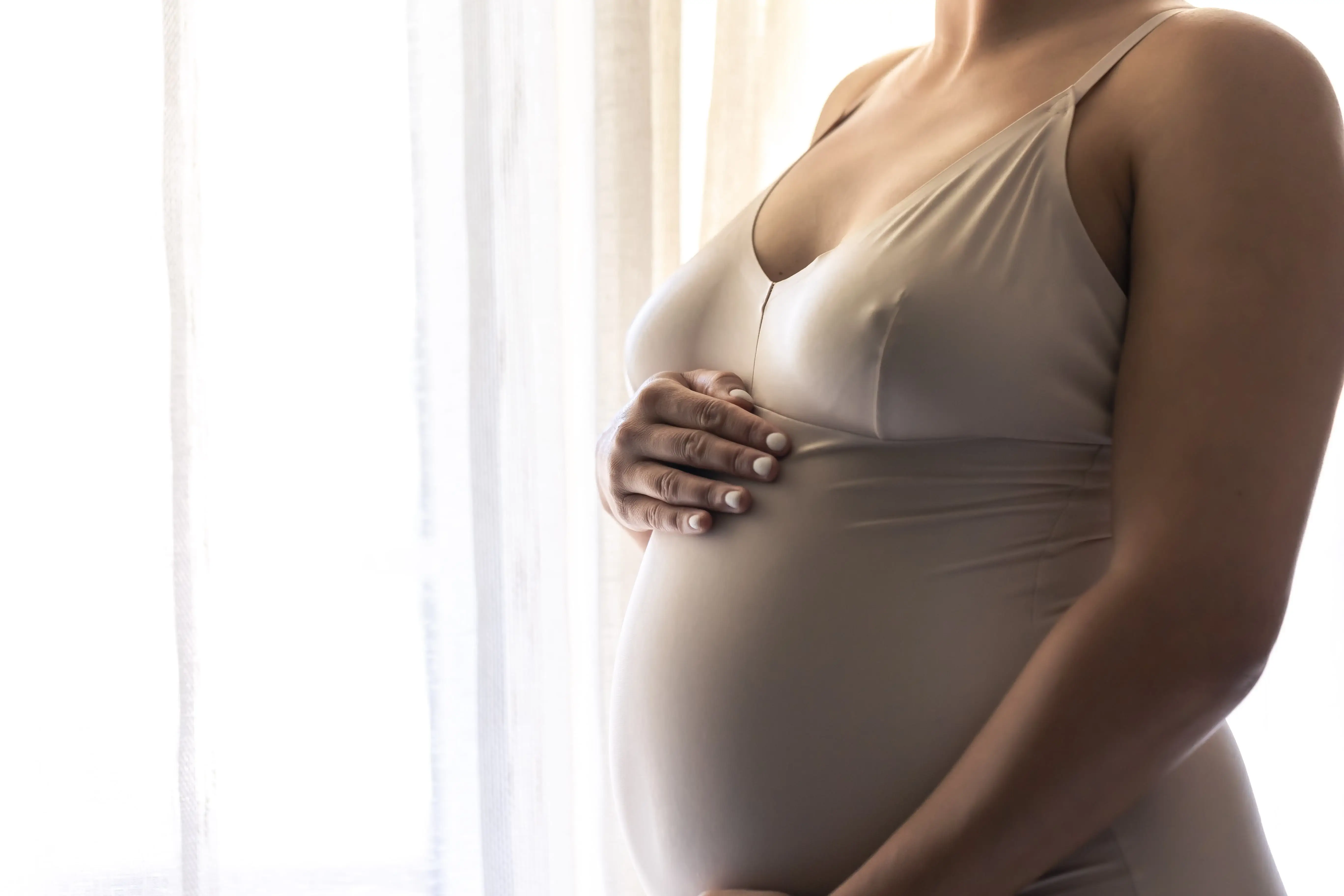 pregnant mum taking photoshoot session in her house in nairobi kenya